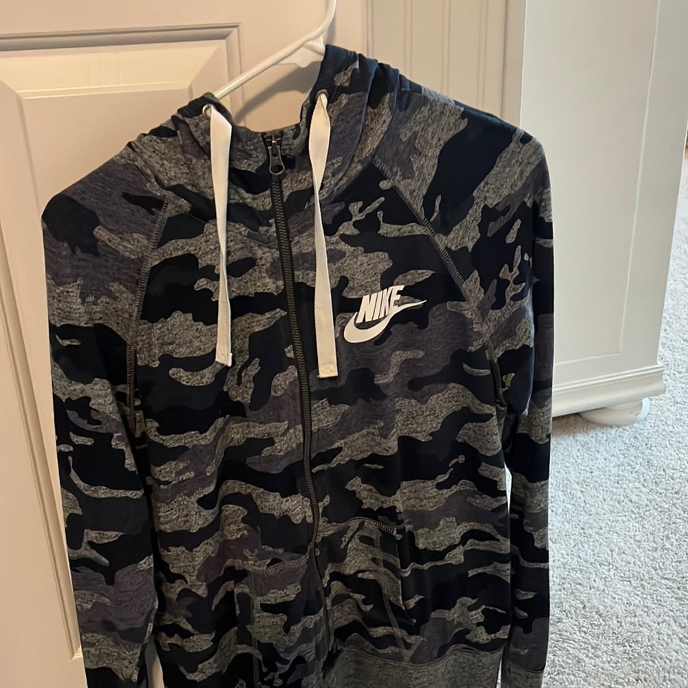 Nike zip